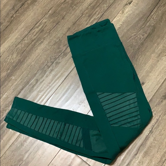 ALO Yoga Pants - Alo Moto Leggings